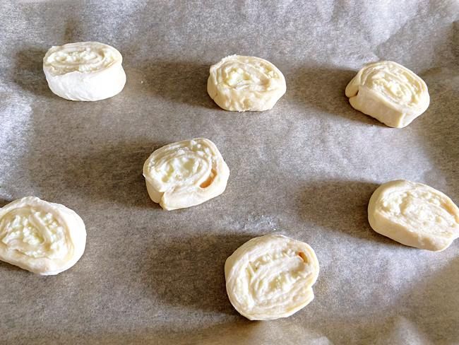 プチパン生地チーズ 調理中