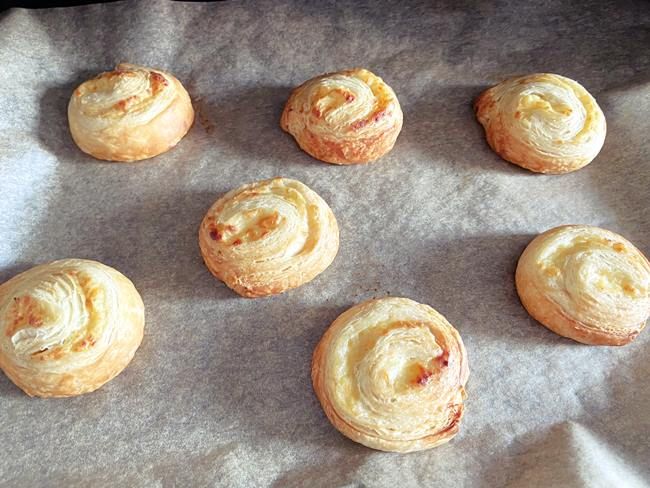 プチパン生地チーズ 調理中