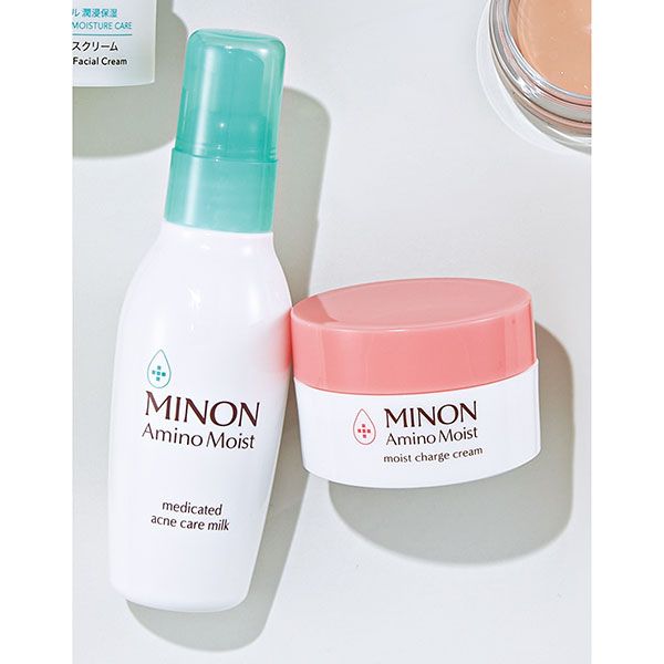 【左】ミノン アミノモイスト 薬用アクネケア ミルク【右】ミノン アミノモイスト モイストチャージ クリーム