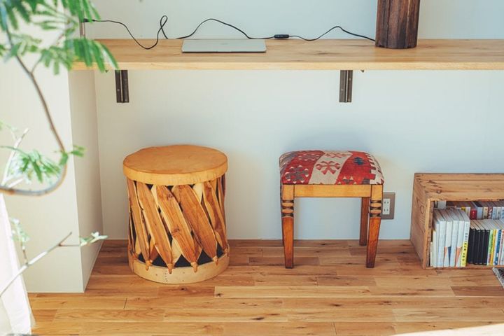 DIYカウンターとセットで置かれていたスツール