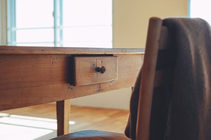 引き出しの立て付けも悪くなっているがそれも愛おしい