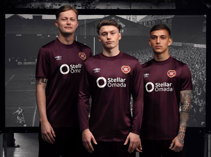 小田と田川のハーツ、2024-25新ユニフォーム発表！日本に“縁のある”レジェンドへ敬意の栗色デザイン