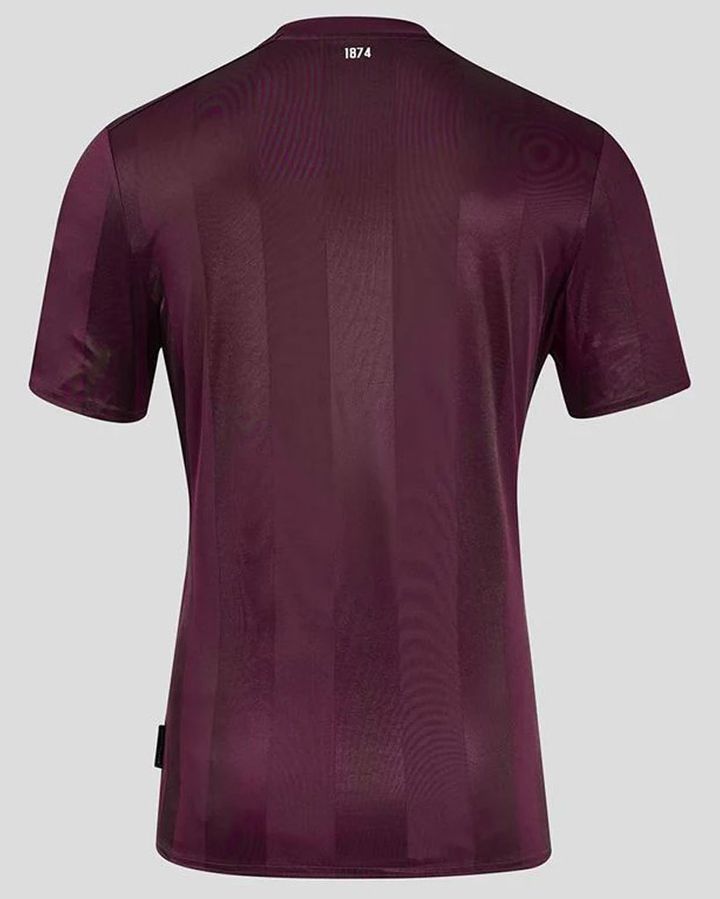 小田と田川のハーツ、2024-25新ユニフォーム発表！日本に“縁のある”レジェンドへ敬意の栗色デザイン