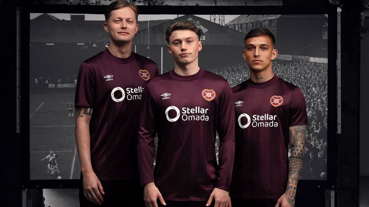 小田と田川のハーツ、2024-25新ユニフォーム発表！日本に“縁のある”レジェンドへ敬意の栗色デザイン