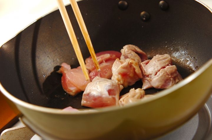 ペーストで簡単本格！鶏肉のタイ風グリーンカレーの作り方1