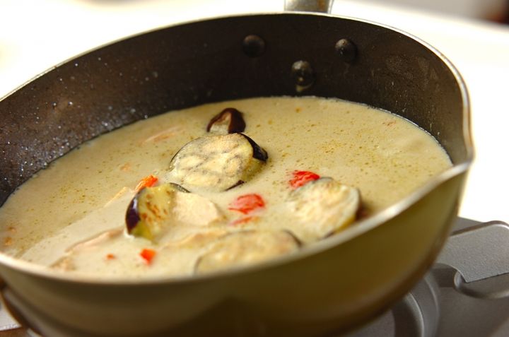 ペーストで簡単本格！鶏肉のタイ風グリーンカレーの作り方3
