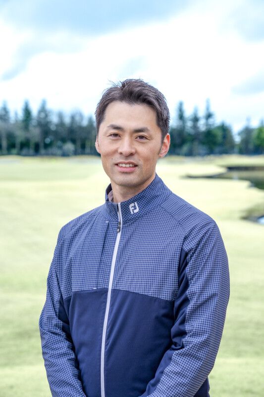 ミスなく寄せるコツは“グリップ”と“番手選び”にあり！「1番手…」とコーチが解説