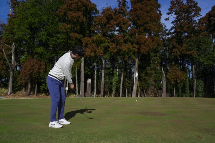 “3パット撲滅”の極意！「タッチ」作りの基本は手で転がすイメージ