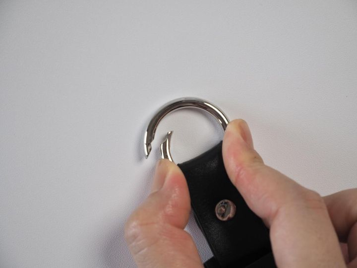 画像2: 幅広い上着に対応。カラビナの大きさだけ気をつけて！