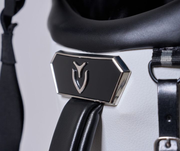 タイガー・ウッズ愛用のキャディバッグブランド！新モデルが登場