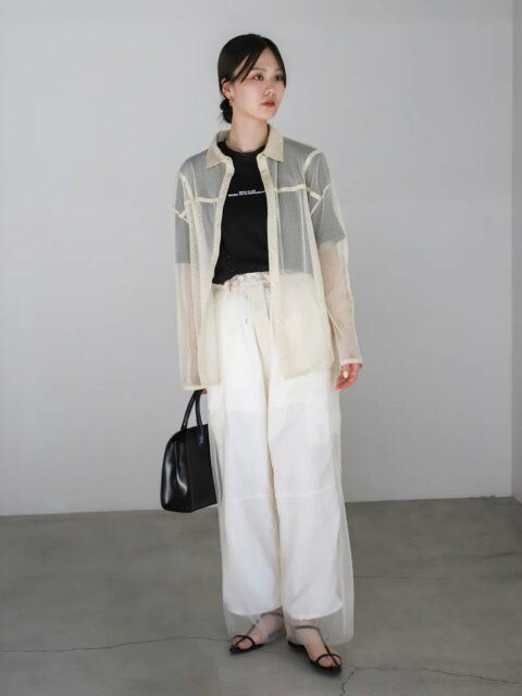 白カーゴパンツのコーデ