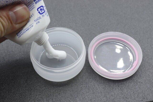 パッキン付きクリームケース 30gの実用例