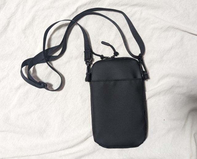 スマホショルダーバッグ背面