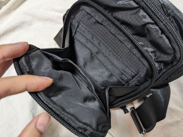 整理しやすいフロントポケット