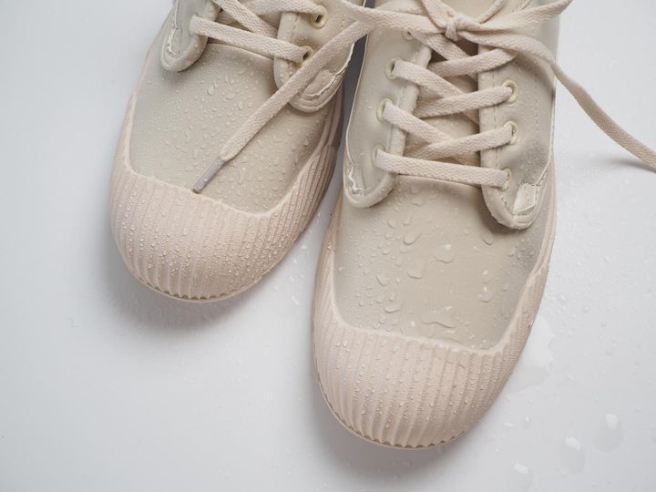 画像2: 滑りにくそうなデコボコアウトソール