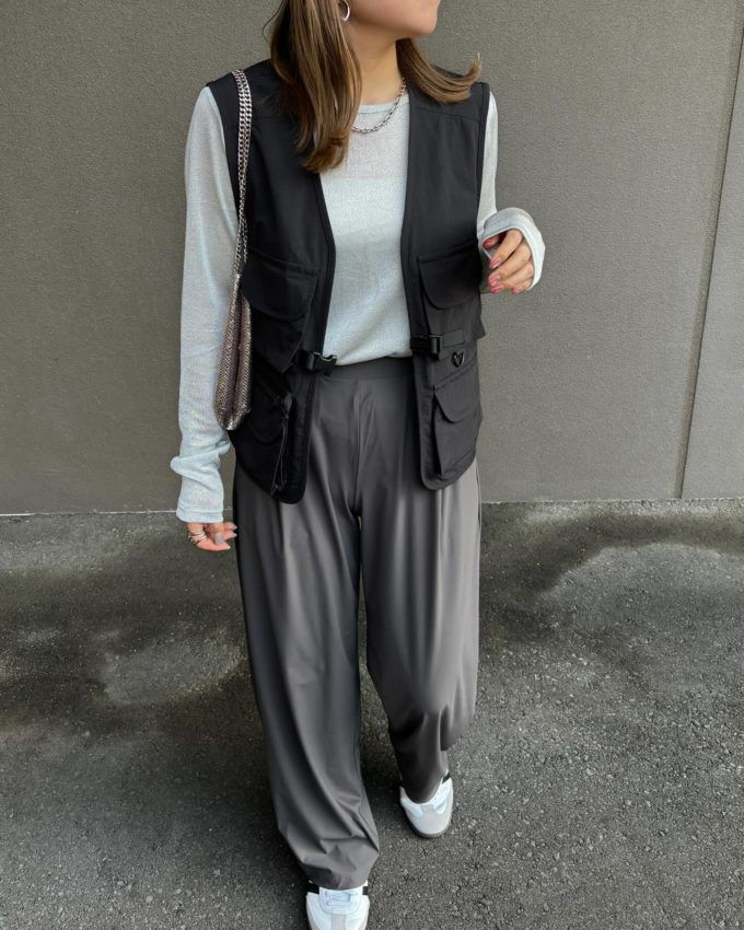 GUメンズのブラックの「3Dポケットユーティリティベスト」×ウルトラストレッチエアリズムストレートワイドパンツ