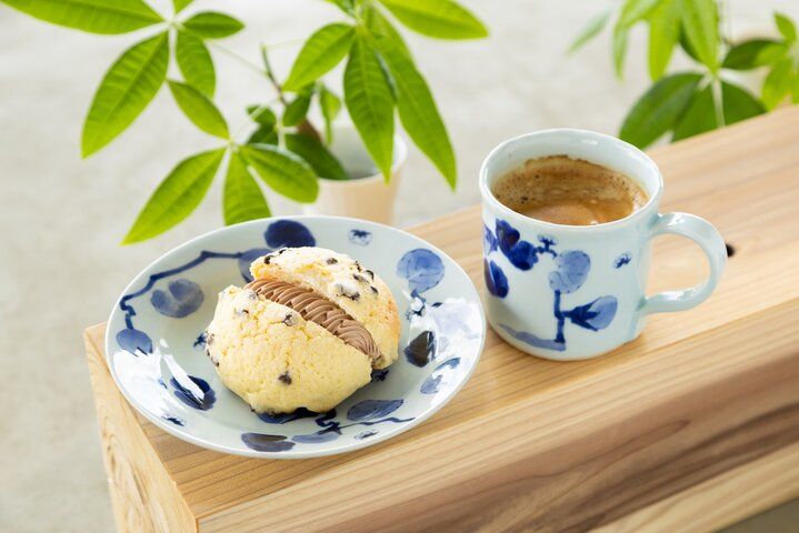バリエーション豊富な有田焼と焼きたてパンが楽しめる「MARUBUN SHOP & BAKERY CAFE」