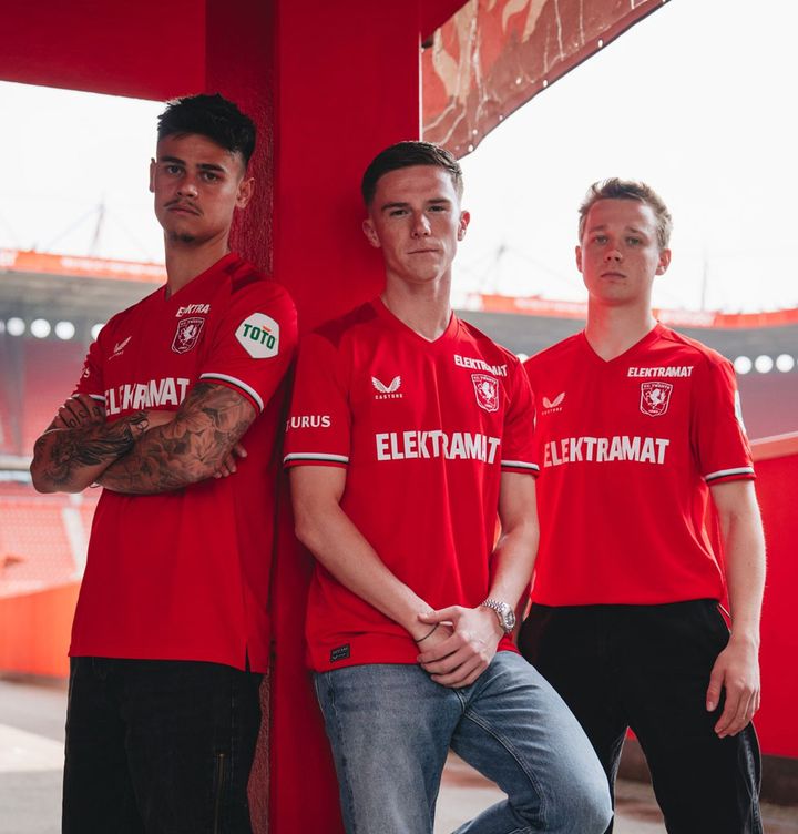 CLでも着用！トゥウェンテが2024-25新ユニフォームを発表 袖を“原点の色”で彩る