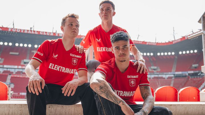 CLでも着用！トゥウェンテが2024-25新ユニフォームを発表 袖を“原点の色”で彩る