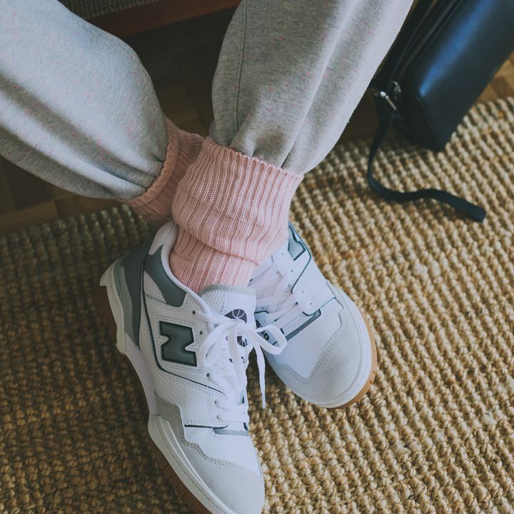 靴下の上手な取り入れ方8選！スニーカーやサンダルとどうお洒落に組み合わせる？【マイスタンダードブックまとめ】