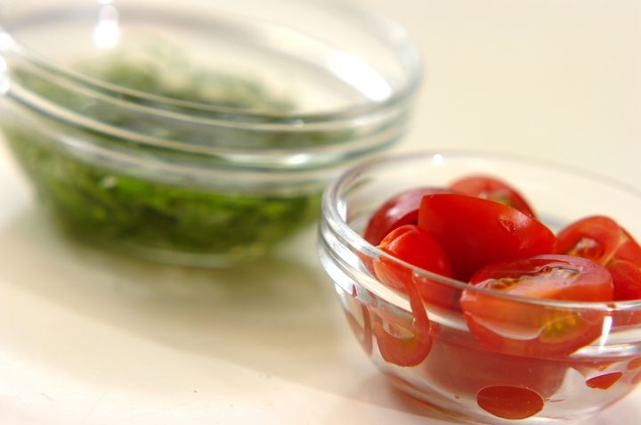 さっぱり！トマトとオリーブオイルめんつゆのそうめんの作り方1