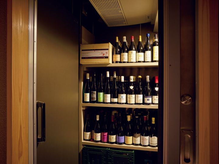 乃木坂『乃木坂 しん』のワインセラー