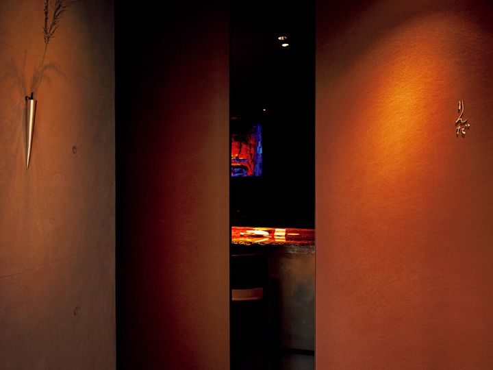 不動前『鮨 りんだ』の内観