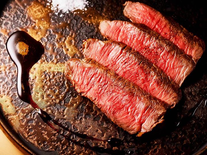 銀座『WineBar Pluribus』の「和牛のローストビーフ」