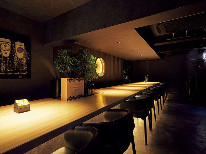 銀座『WineBar Pluribus』の内観