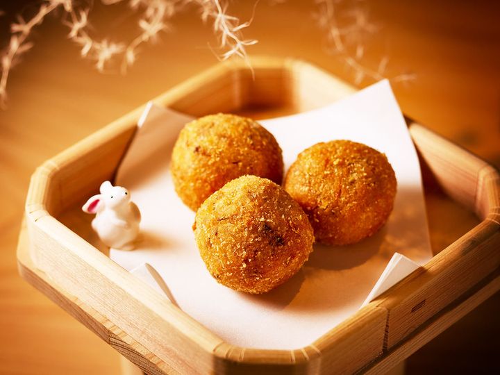 銀座『WineBar Pluribus』の「きのこのアランチーニ」