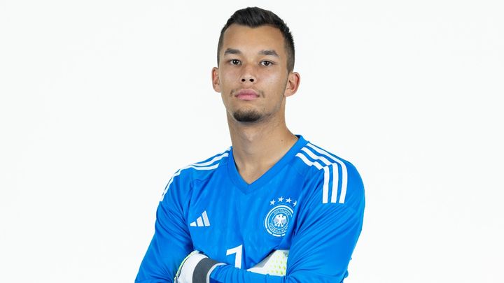 バルセロナが欲しがる20歳GK長田澪、イングランドの複数クラブも大金を準備か