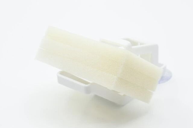 ダイソーのタテ・ヨコ スポンジホルダーを台に設置