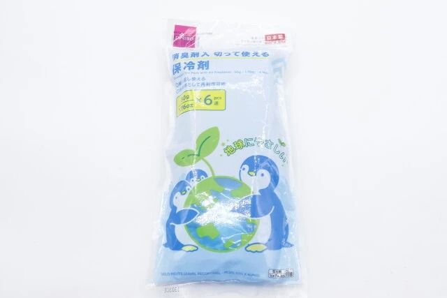 ダイソーの消臭剤入 切って使える保冷剤のパッケージ