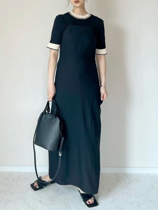 黒キャミワンピース×黒トップスコーデ
