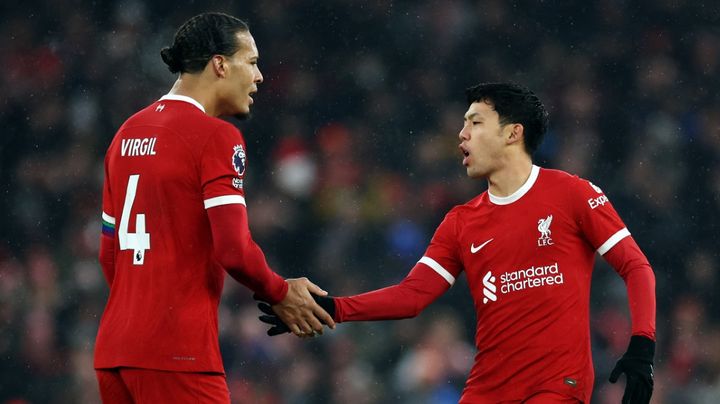 遠藤航、リヴァプール主将ファンダイクに「名前を何十回と試合中に呼ばれる」話