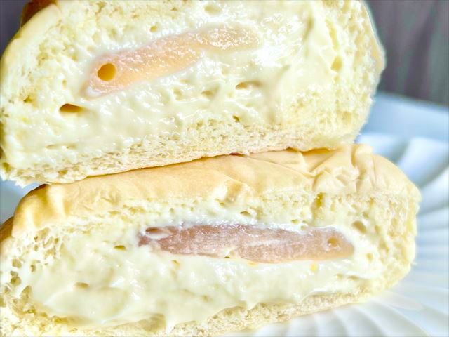 「冷やして食べるとろけるくりーむパン 福島県産もも」断面