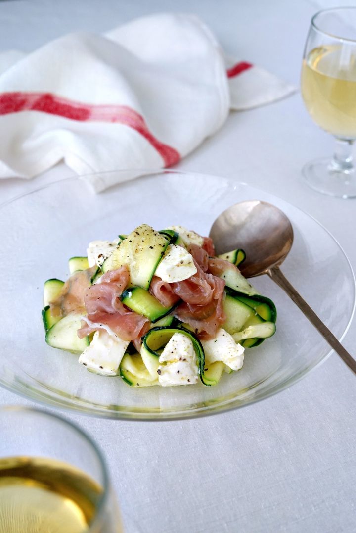 切って和えるだけなのにお洒落でおいしい！ズッキーニのスパイスマリネの作り方【料理家 あやかの旬野菜を使ったアペロおつまみ vol.13 〜レシピで旅するヨーロッパ〜】