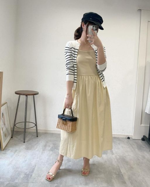 UVカットボーダークルーネックカーディガンを着用したコーデ