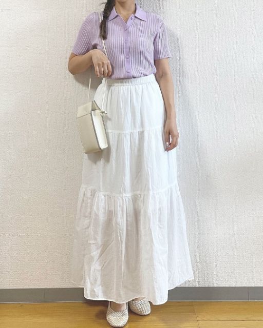 クリンクルコットンティアードスカートを着用したコーデ
