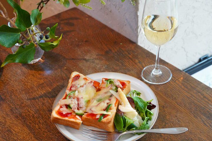 鎌倉・小町通りの路地裏にたたずむカフェ「basic bake koto」のテラスでのんびりティータイム♪