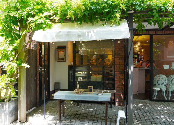 鎌倉・小町通りの路地裏にたたずむカフェ「basic bake koto」のテラスでのんびりティータイム♪
