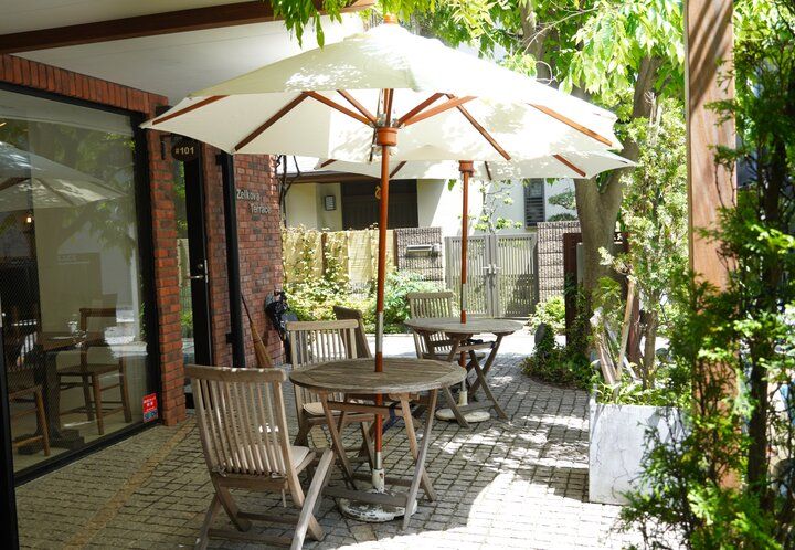 鎌倉・小町通りの路地裏にたたずむカフェ「basic bake koto」のテラスでのんびりティータイム♪