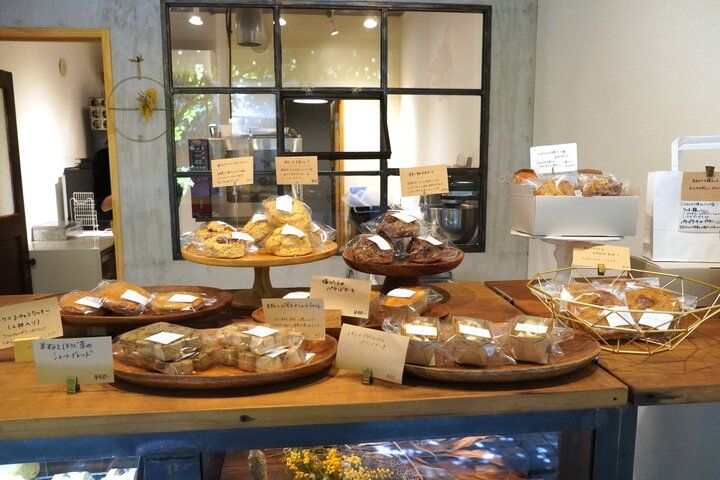 鎌倉・小町通りの路地裏にたたずむカフェ「basic bake koto」のテラスでのんびりティータイム♪