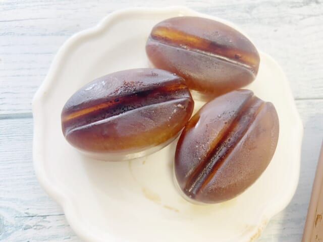 3COINS「コーヒー豆型製氷器」で作ったコーヒー氷