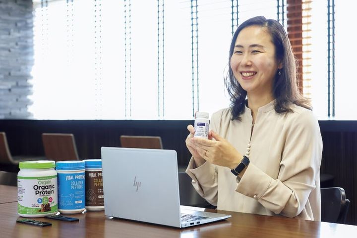 お仕事中の野口ゆりさん