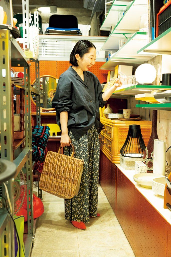 旬な小物づかいで洗練されたカジュアルスタイルが完成！【おしゃれなお店に集まる人をスナップ】