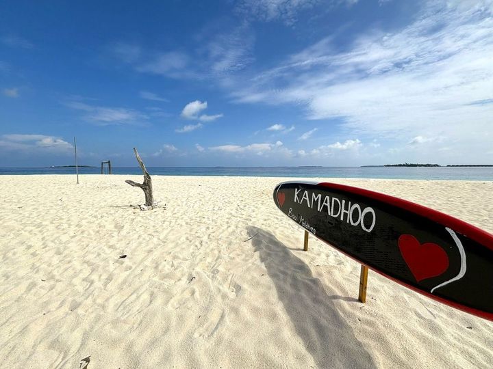 広い白砂のビーチが広がる島