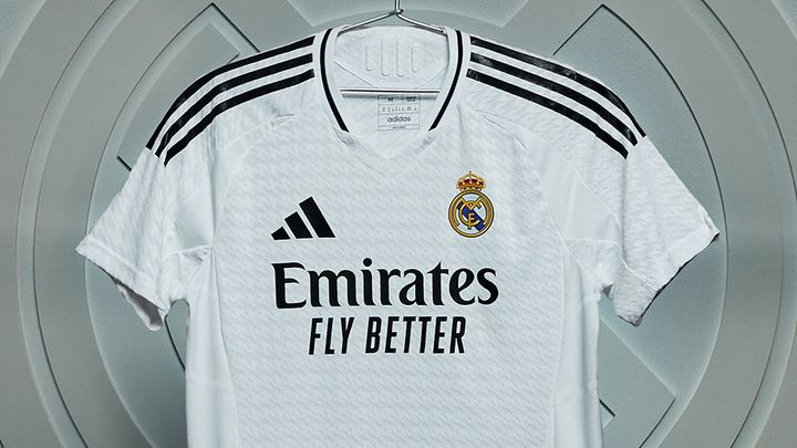 レアル・マドリー、2024-25新ユニフォームを発表！「銀河系軍団」彷彿の白黒デザインが復活