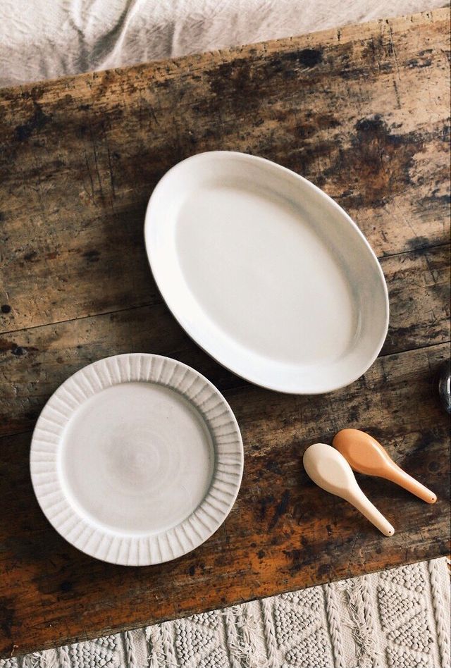 石見焼の平皿／丸：2800円くらい、楕円：3600円くらい