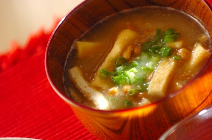 油揚げと納豆の味噌汁
